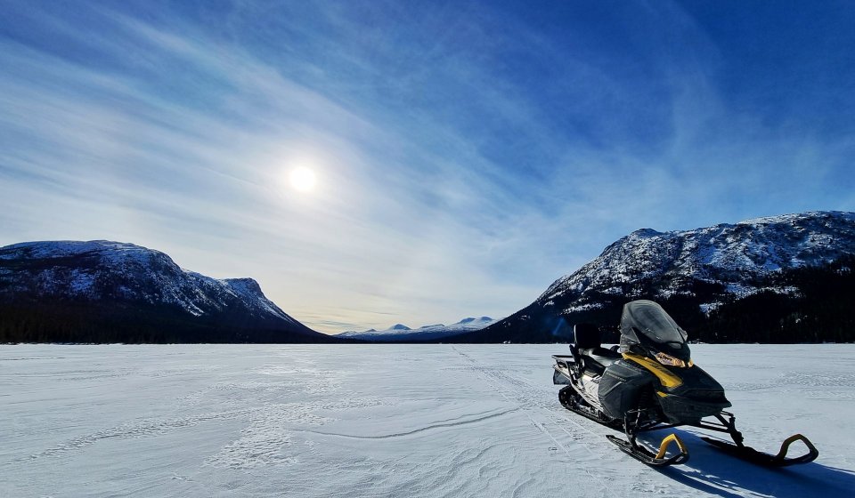 Día Ártico: Moto de nieve | Día completo